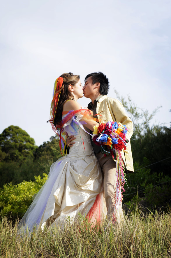 kissing_by_littlehippy