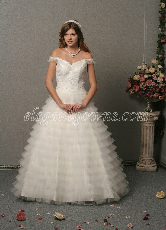 Wedding dresses you can breastfeed in: nursing mothers rejoice, we have a gigantic round-up just for YOU 8 from Offbeat Wed (formerly Offbeat Bride) wedding dress 722 alternative wedding ideas from Offbeat Wed (formerly Offbeat Bride)