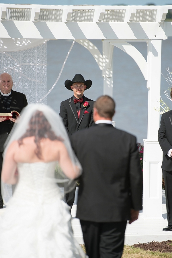 Tincler_Mikulka_Beth_Hamilton_Photography_bethhamiltonphotographyblackredgothicpiratewedding0041_low