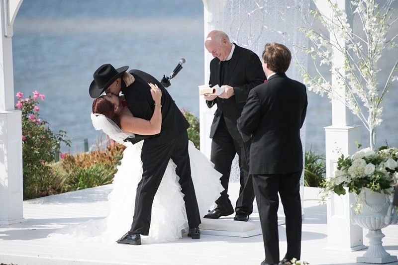 Tincler_Mikulka_Beth_Hamilton_Photography_bethhamiltonphotographyblackredgothicpiratewedding0050_low