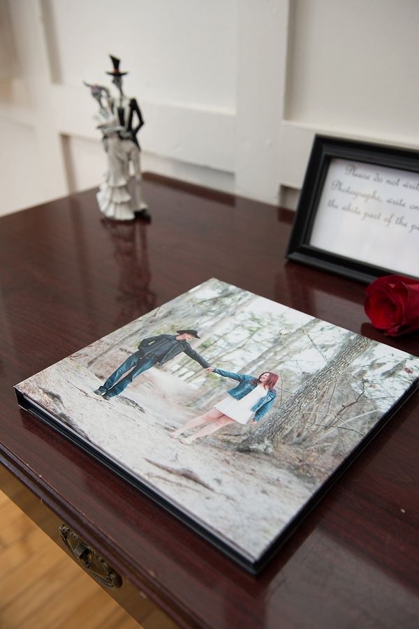 Tincler_Mikulka_Beth_Hamilton_Photography_bethhamiltonphotographyblackredgothicpiratewedding0083_low
