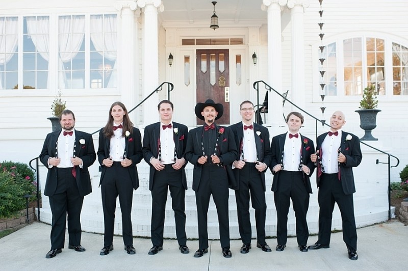 Tincler_Mikulka_Beth_Hamilton_Photography_bethhamiltonphotographyblackredgothicpiratewedding0107_low