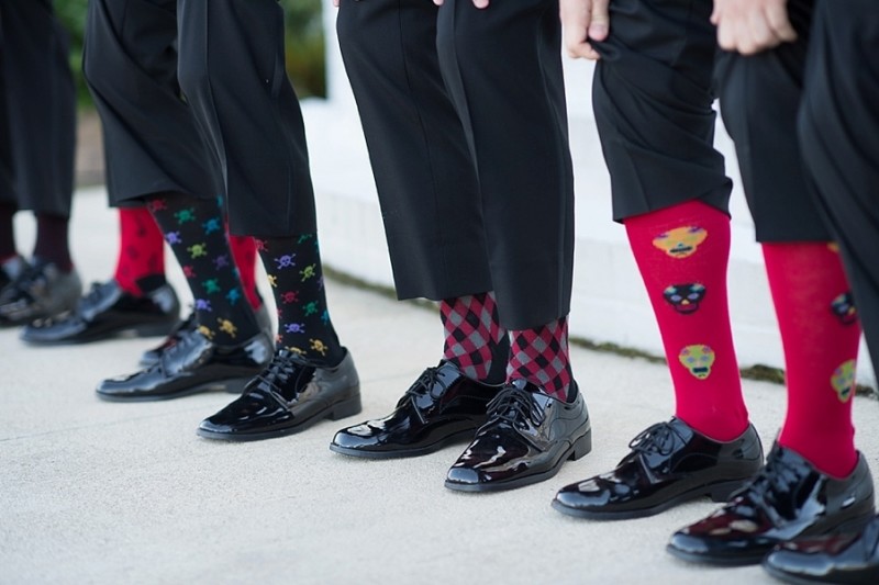 Tincler_Mikulka_Beth_Hamilton_Photography_bethhamiltonphotographyblackredgothicpiratewedding0110_low