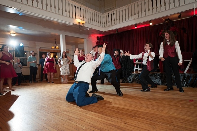 Tincler_Mikulka_Beth_Hamilton_Photography_bethhamiltonphotographyblackredgothicpiratewedding0158_low