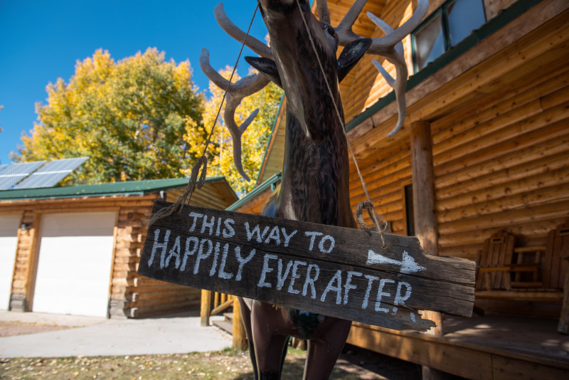 Colorado fantasy wedding as seen on @offbeatbride
