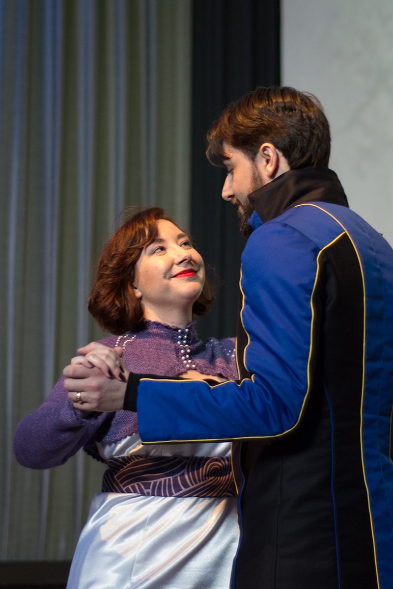 Mass Effect meets Star Trek at this theatrical science wedding as seen on @offbeatbride