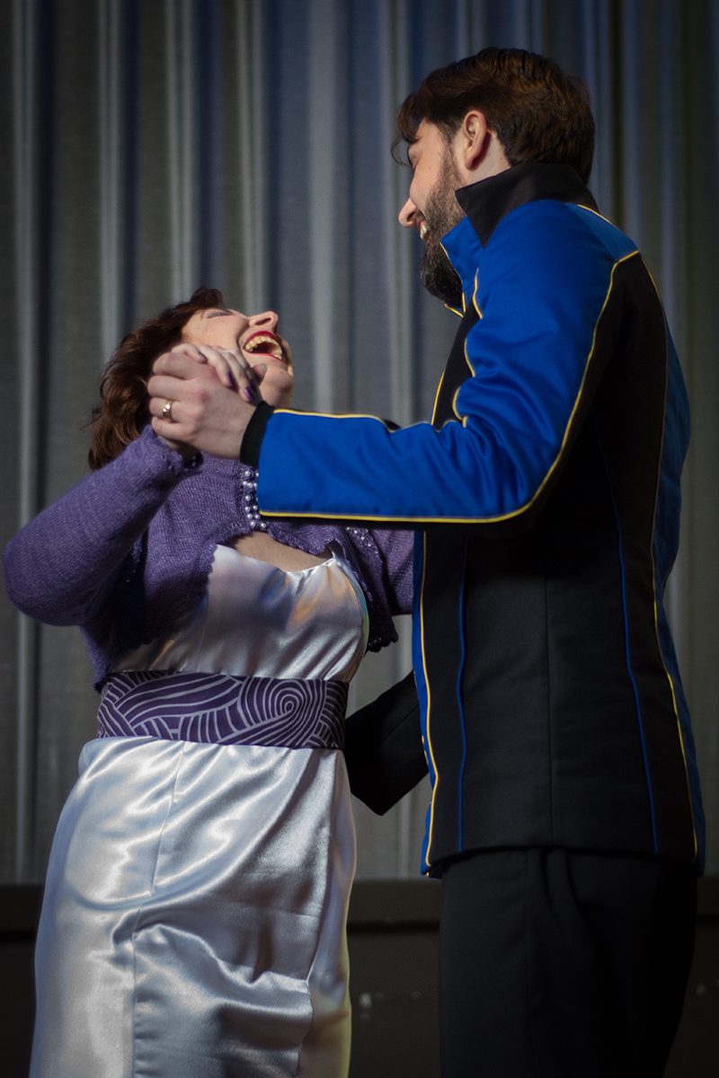 Mass Effect meets Star Trek at this theatrical science wedding as seen on @offbeatbride