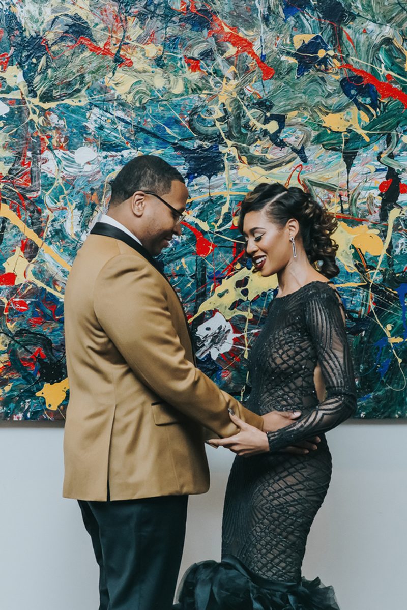 An art gallery South Loop wedding with the black wedding gown of our dreams