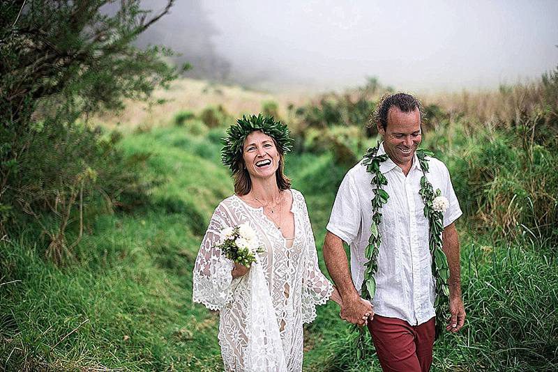A Maui elopement with a volcano backdrop as seen on @offbeatbride