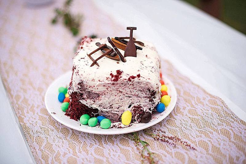 A Maui elopement with a volcano backdrop as seen on @offbeatbride