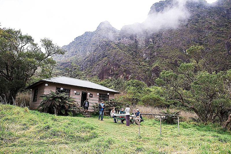 A Maui elopement with a volcano backdrop as seen on @offbeatbride