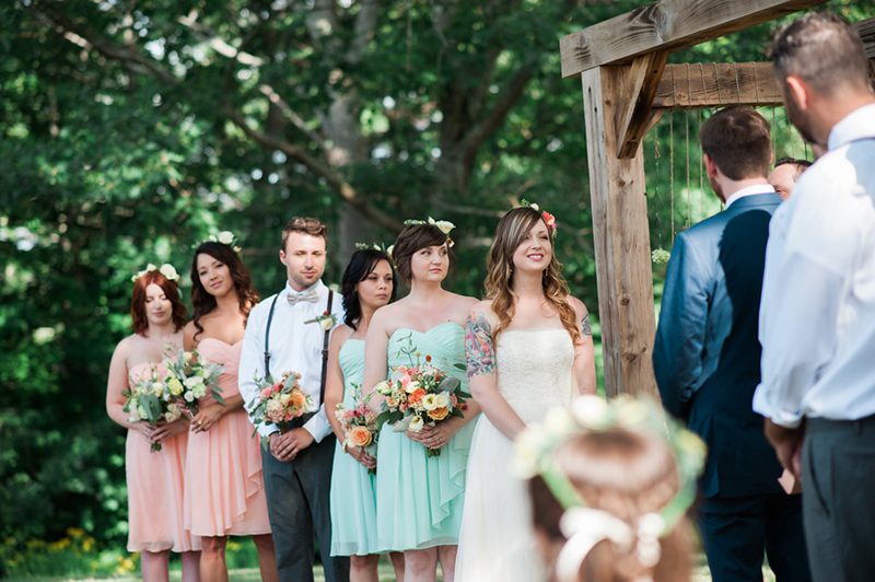 A movies + food truck wedding that fills our flowers and pastel-loving heartsA movies and food truck wedding that fills our flowers and pastel-loving hearts