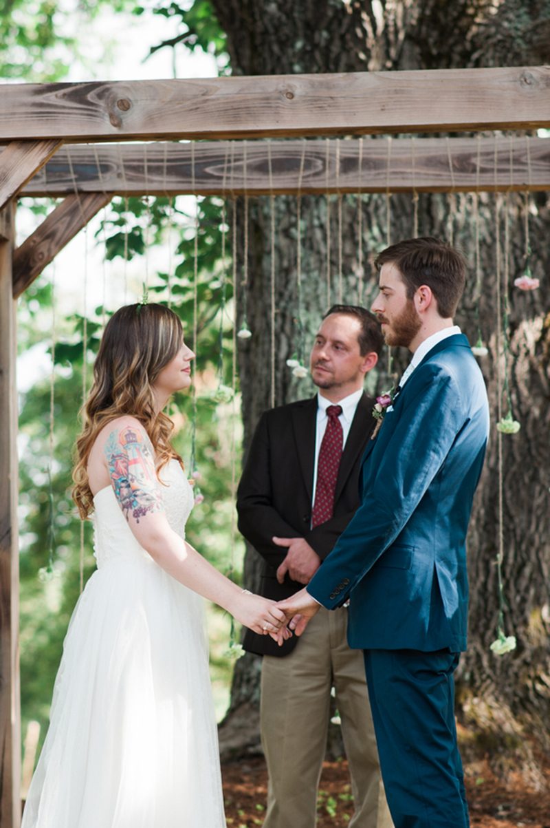 A movies + food truck wedding that fills our flowers and pastel-loving heartsA movies and food truck wedding that fills our flowers and pastel-loving hearts
