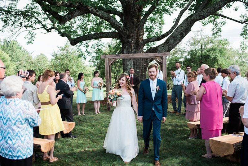 A movies + food truck wedding that fills our flowers and pastel-loving heartsA movies and food truck wedding that fills our flowers and pastel-loving hearts