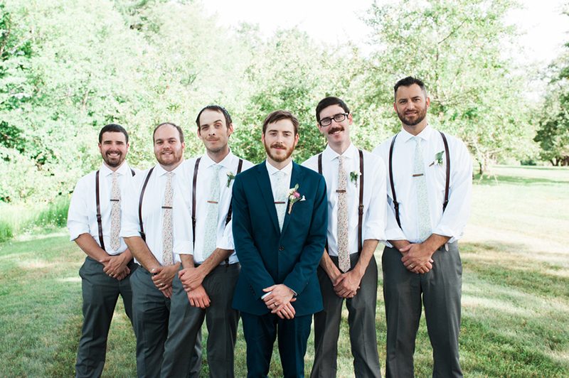 A movies + food truck wedding that fills our flowers and pastel-loving heartsA movies and food truck wedding that fills our flowers and pastel-loving hearts