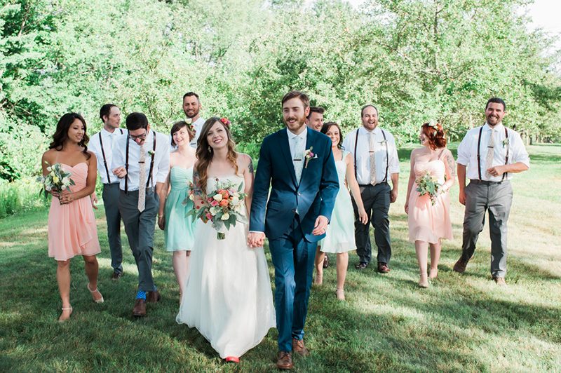 A movies + food truck wedding that fills our flowers and pastel-loving heartsA movies and food truck wedding that fills our flowers and pastel-loving hearts