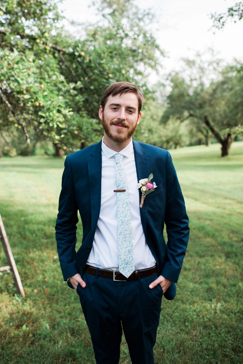 A movies + food truck wedding that fills our flowers and pastel-loving heartsA movies and food truck wedding that fills our flowers and pastel-loving hearts