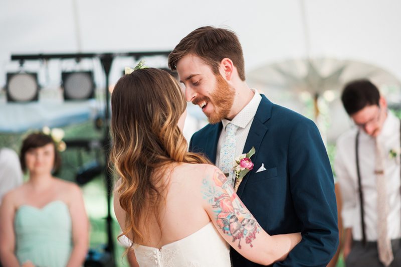 A movies + food truck wedding that fills our flowers and pastel-loving heartsA movies and food truck wedding that fills our flowers and pastel-loving hearts