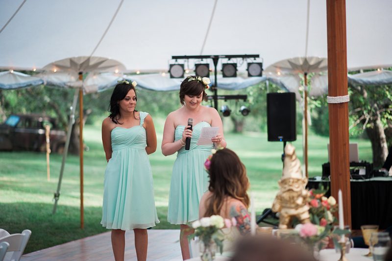 A movies + food truck wedding that fills our flowers and pastel-loving heartsA movies and food truck wedding that fills our flowers and pastel-loving hearts