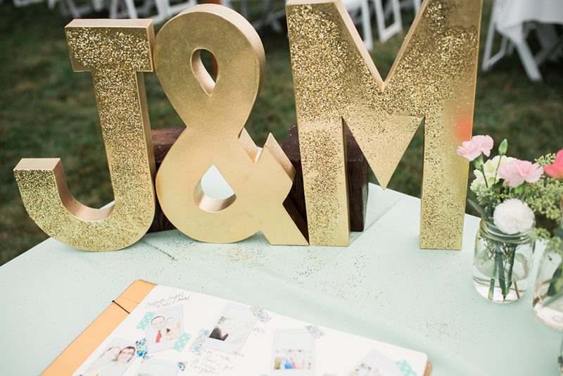 A movies-themed wedding that fills our flowers and pastel-loving heartsA movies and food truck wedding that fills our flowers and pastel-loving hearts