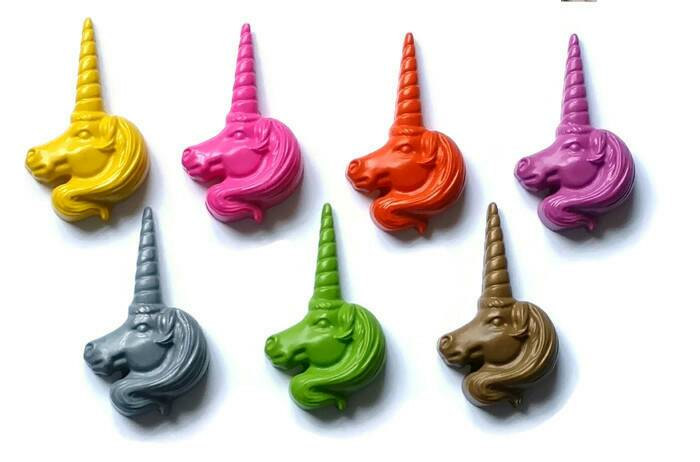 How cool are these unicorn crayons from Etsy seller CustomCrayonsbySara