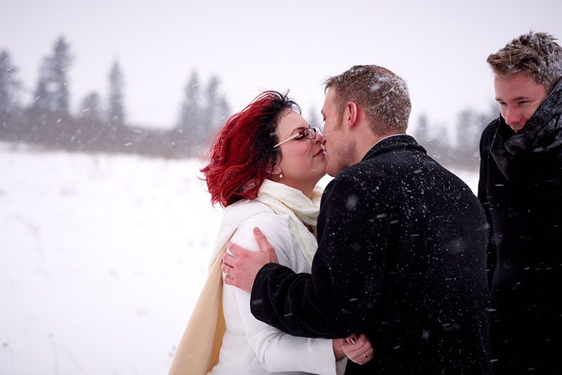 A frostbitten Canadian park elopement (with bison!)