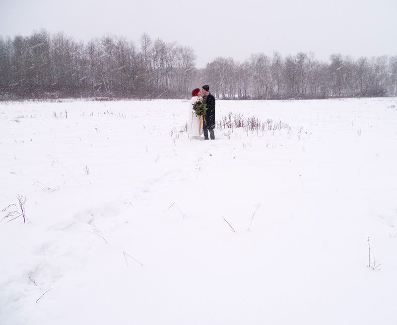A frostbitten Canadian park elopement (with bison!)