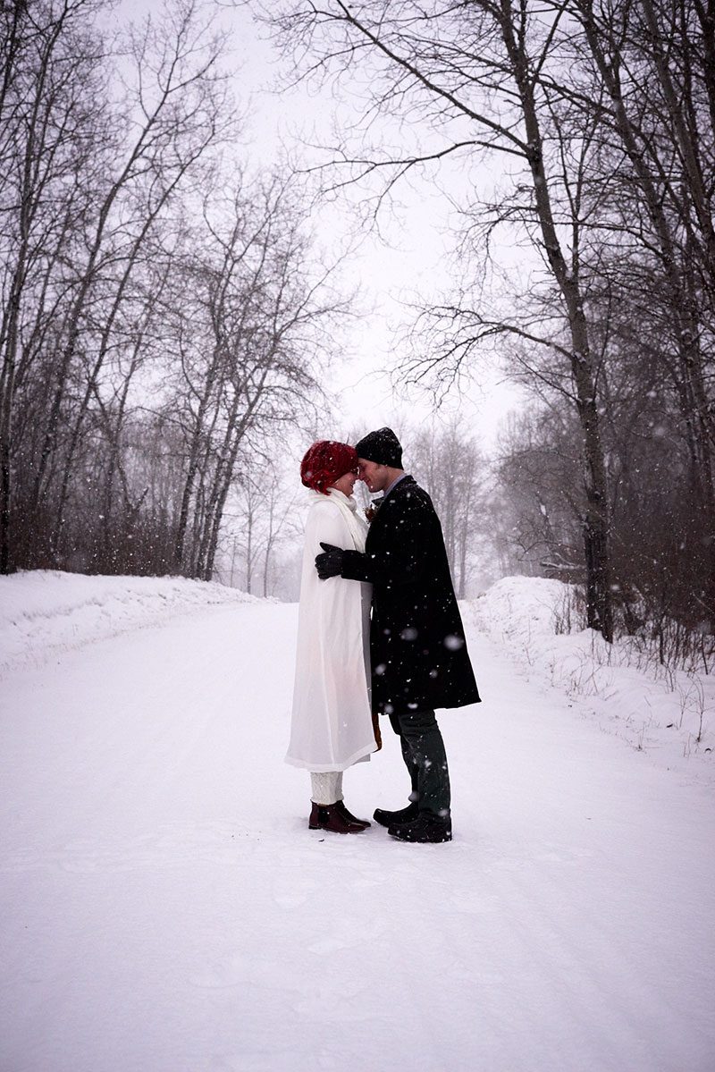 A frostbitten Canadian park elopement (with bison!)