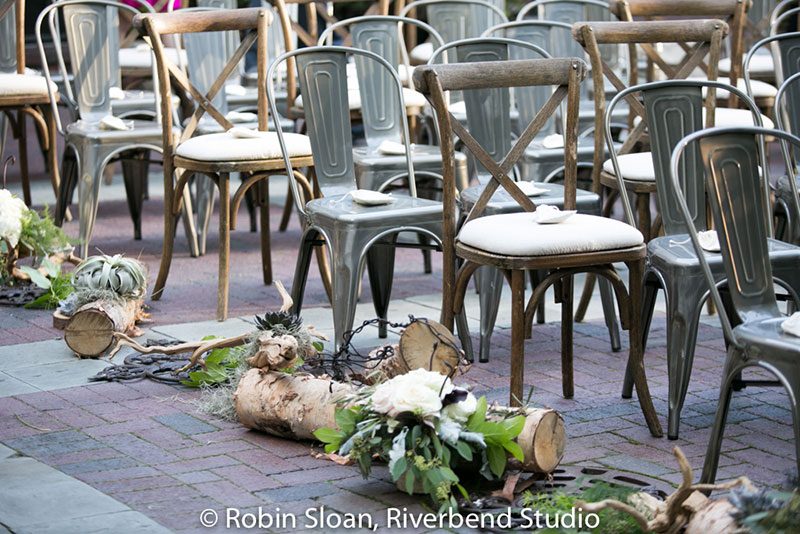 A super chic greenery wedding in the heart of Chicago