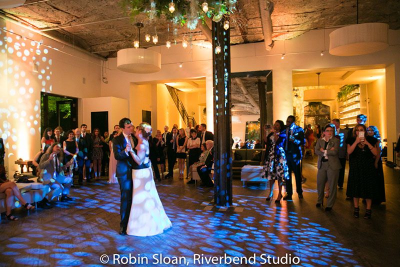 A super chic greenery wedding in the heart of Chicago