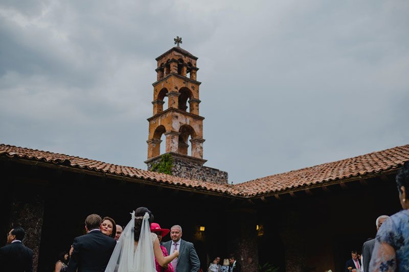 Mariachi and an epic venue at this Mexican wedding