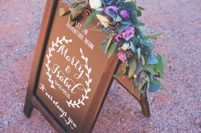 Red hills and panda cookies at this desert wedding in the Valley of Fire