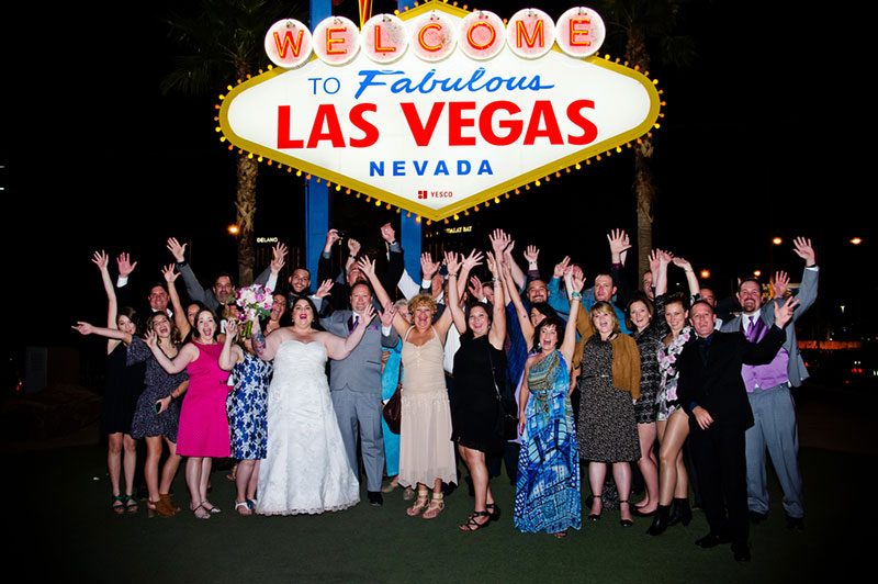 Red hills and panda cookies at this desert Vegas wedding in the Valley of Fire