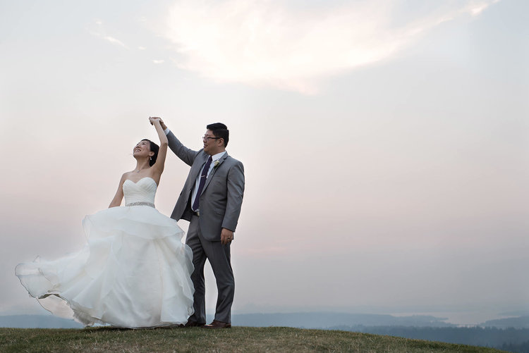 Dips to toasts: 9 things your wedding photographer NEEDS to know before your wedding