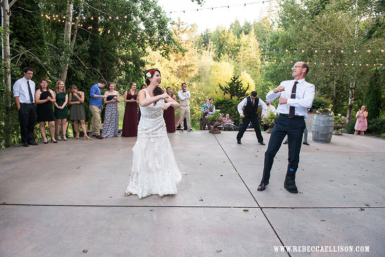 Dips to toasts: 9 things your wedding photographer NEEDS to know before your wedding
