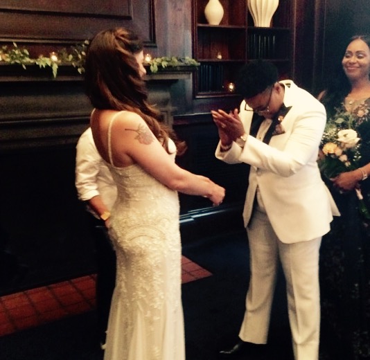 A '90s dance party full of positive vibes