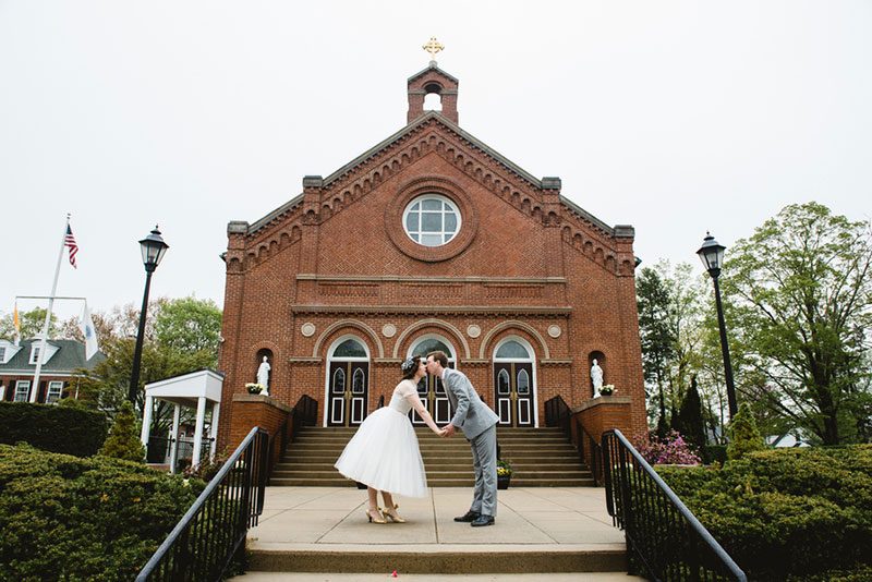 Have tea at this vintage-inspired wedding with the "dress-cued" vintage dress of our dreams