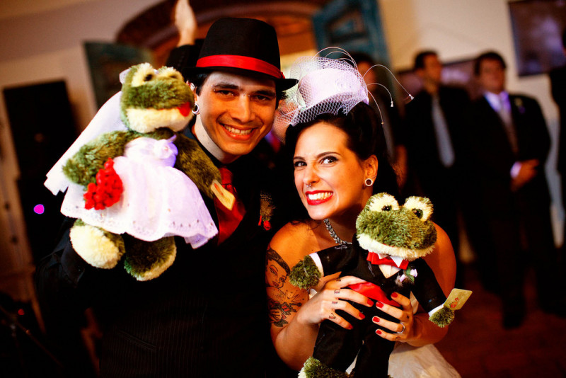 Ana & Kim’s pinup-inspired cabaret wedding