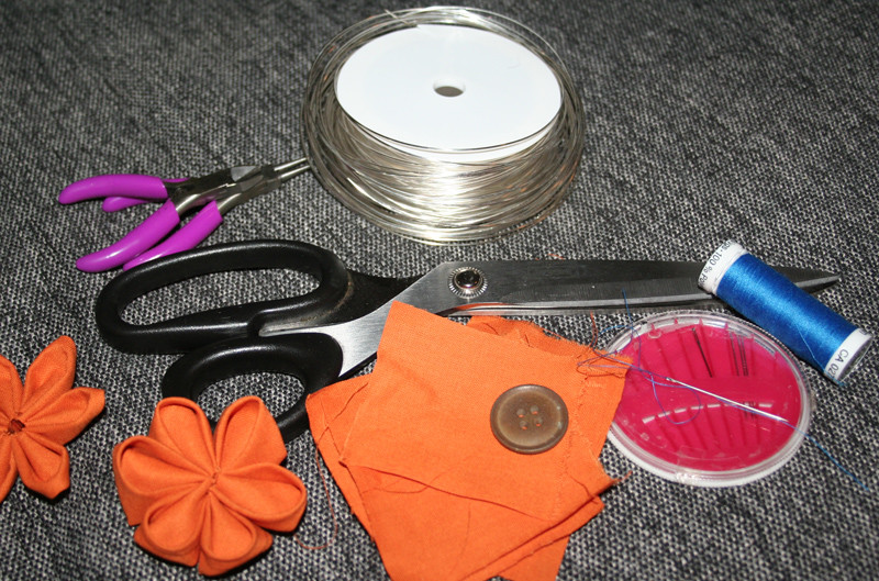 How to make semi-kanzashi-style fabric flowers (part 1)
