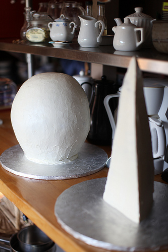 MORE awesome wedding cakes that don’t look like “wedding cakes”