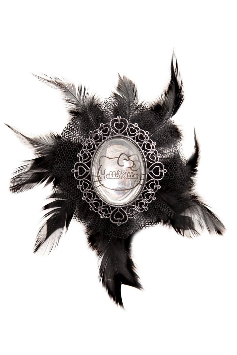 Fabulous fascinators and alternative headpieces for fearless brides