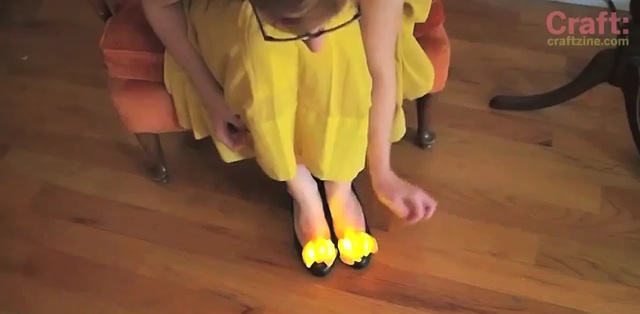 AMAZINGPANTS light-up shoe clips!