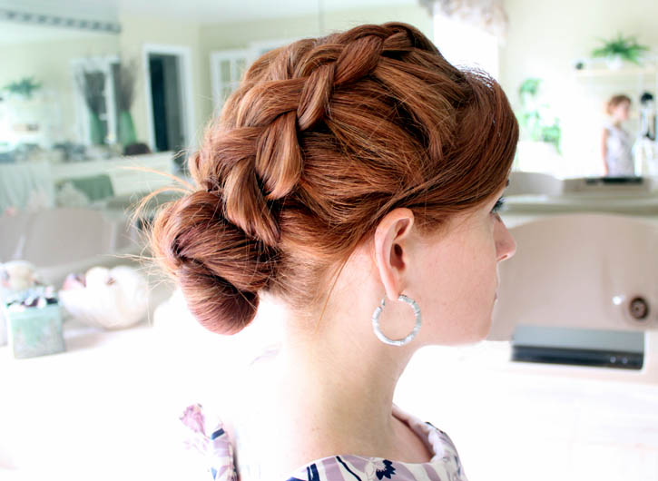Who wants to rock this fancy but informal & slightly sci-fi up ‘do?