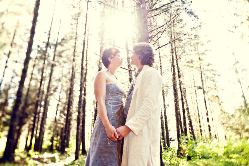 A hunting lodge vegan wedding with singing vows