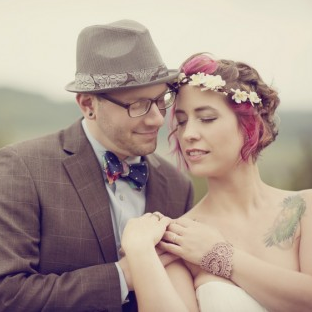 Wildflowers and farmland at this clifftop wedding in Wisconsin