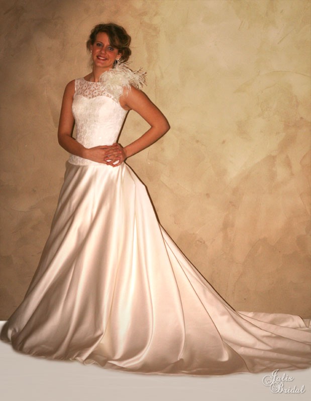 Save money and time with Jalis Bridal’s wedding fashions & accessories