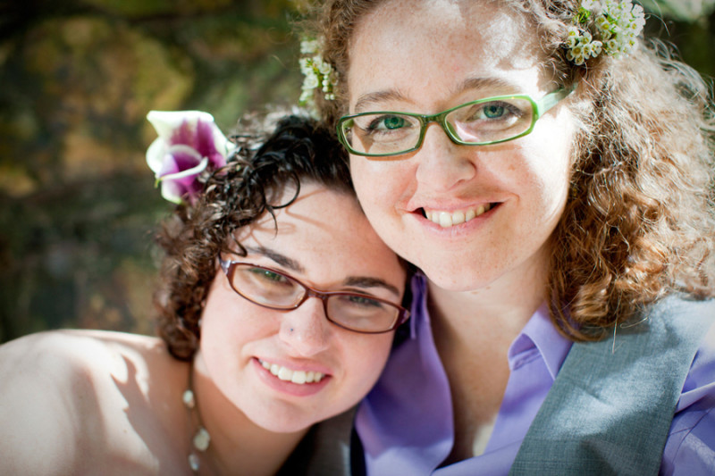 A sun-filled same-sex Jewish wedding with an eco-friendly mindset