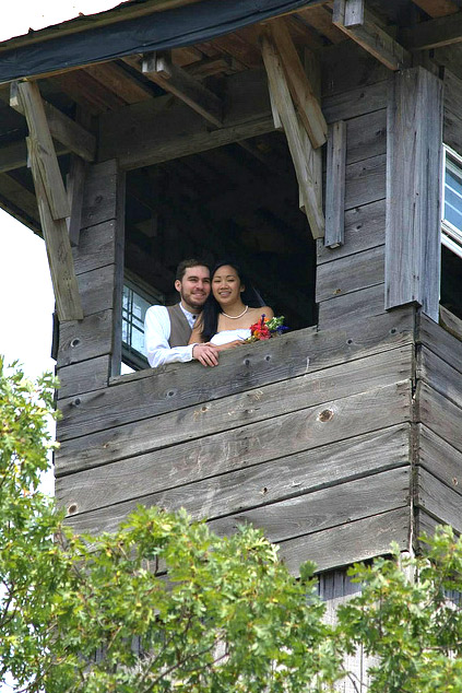 Cat & Geoff’s musicians get hitched in a treehouse wedding