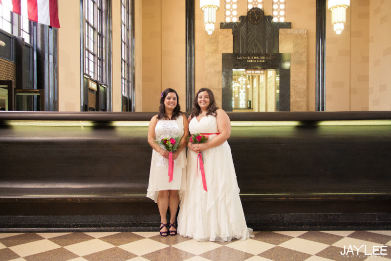 An Omaha wedding with an art gallery backdrop