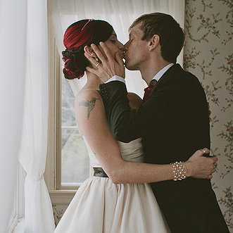 Rachel & Bo’s rockin’ red and black wedding